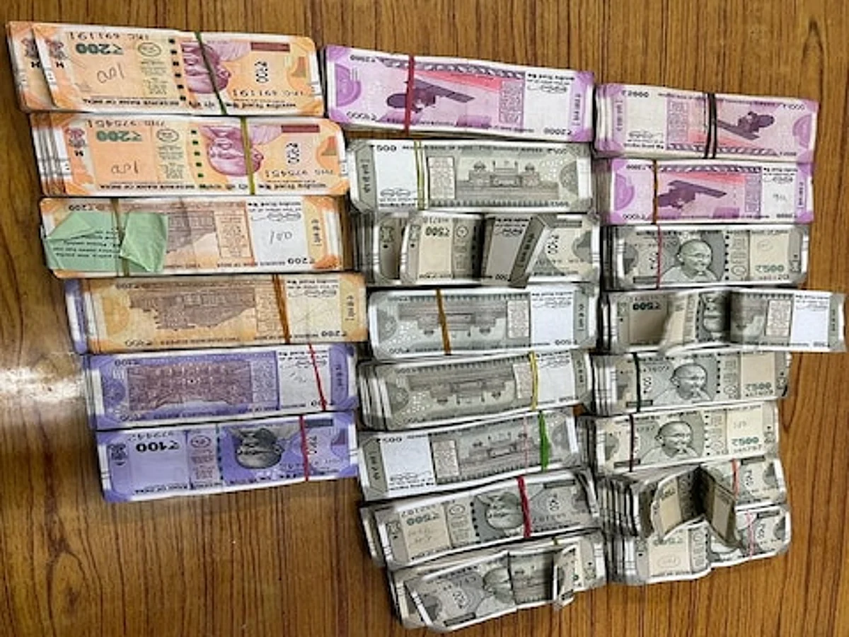 दिल्ली में नकली नोटों के धंधे