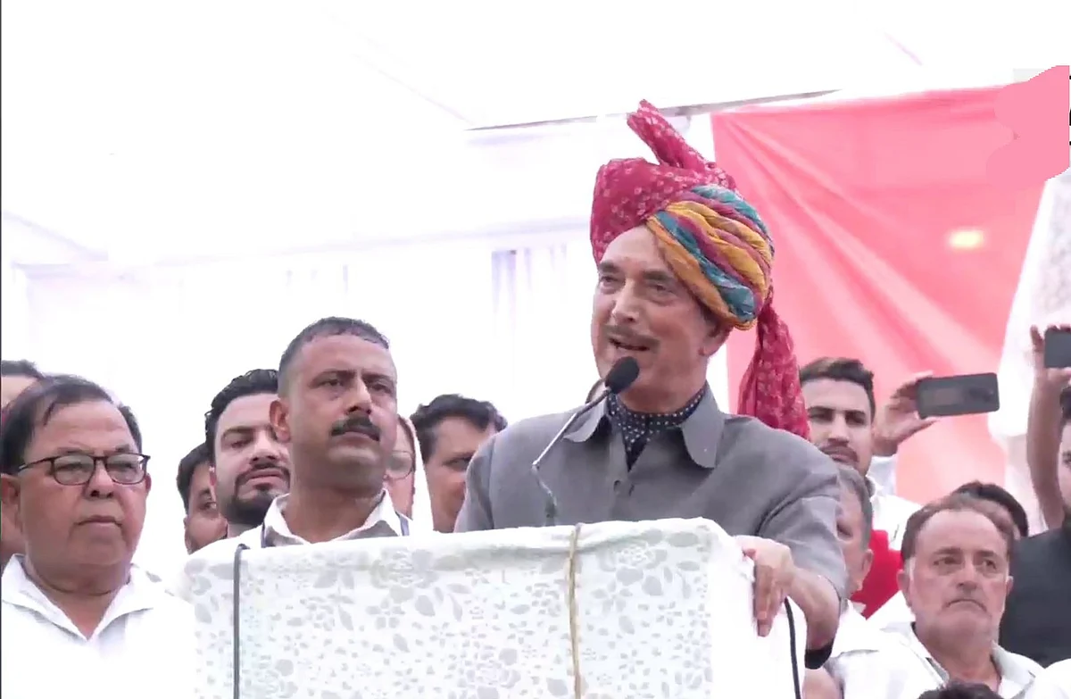 जम्मू के सैनिक कॉलोनी में गुलाम आजाद की जनसभा