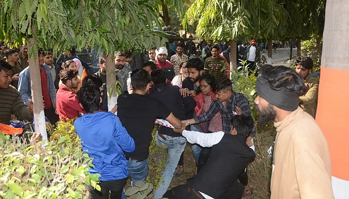 एनएसयूआई और एबीवीपी छात्र नेताओं में झड़प
