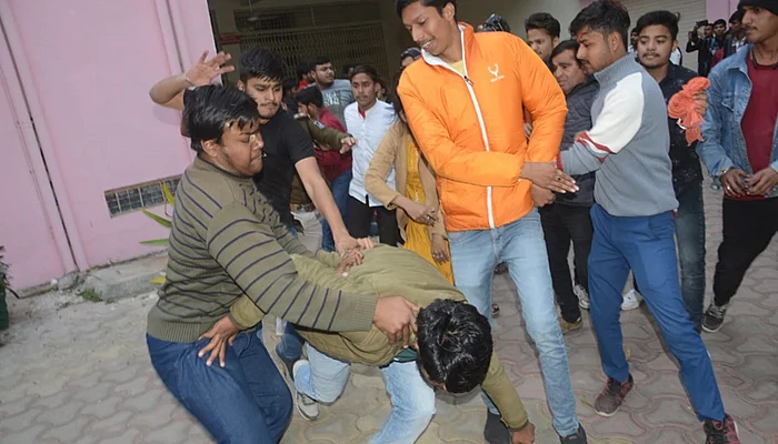 एनएसयूआई और एबीवीपी छात्र नेताओं में झड़प