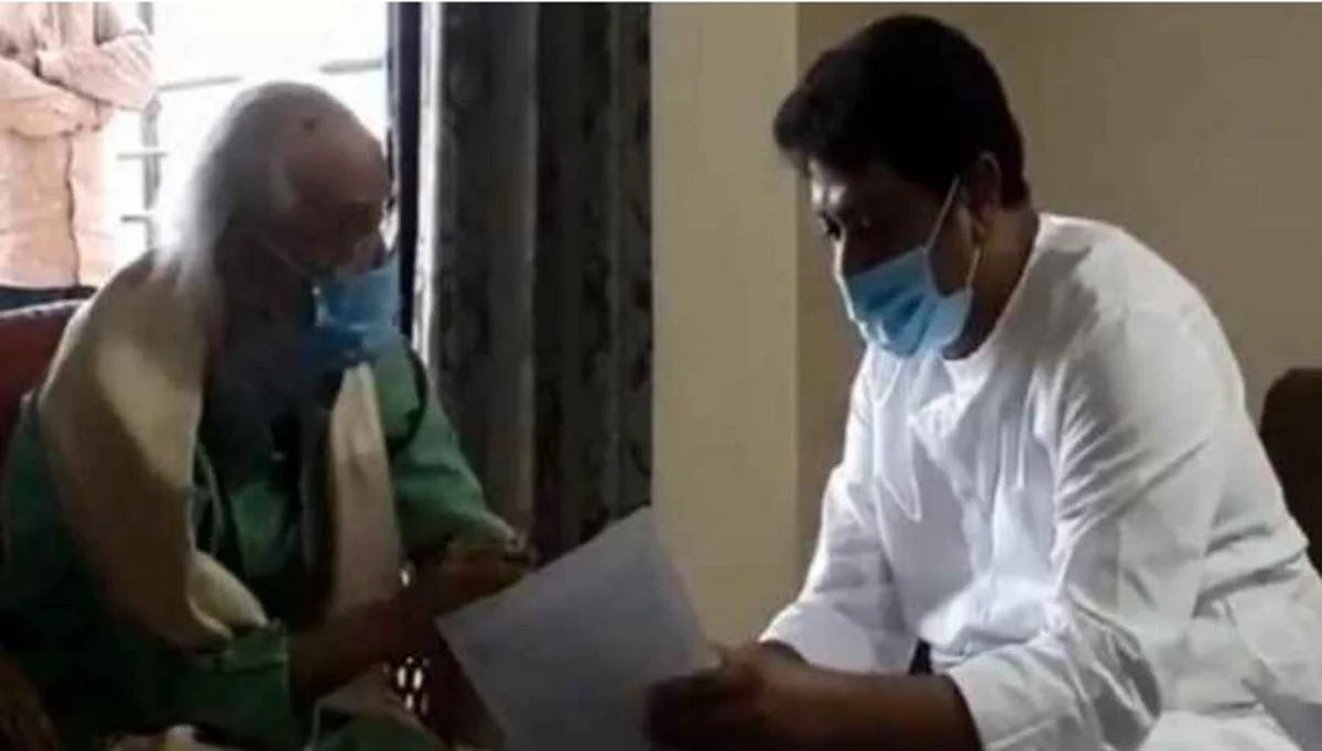 राज ठाकरेंनी मास्क लावल्याने सोशल मीडियावर चर्चा