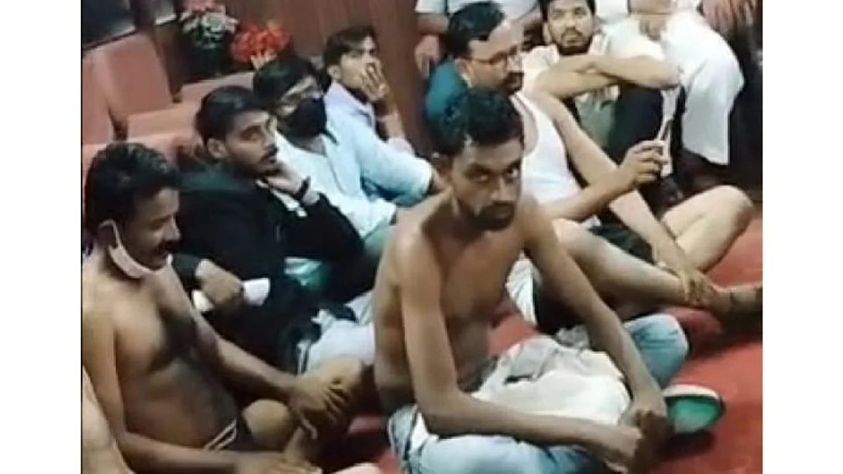 चार महिन्यांपासून उसाचे पेमेंट थकित; शेतकऱ्यांचे अर्धनग्न आंदोलन