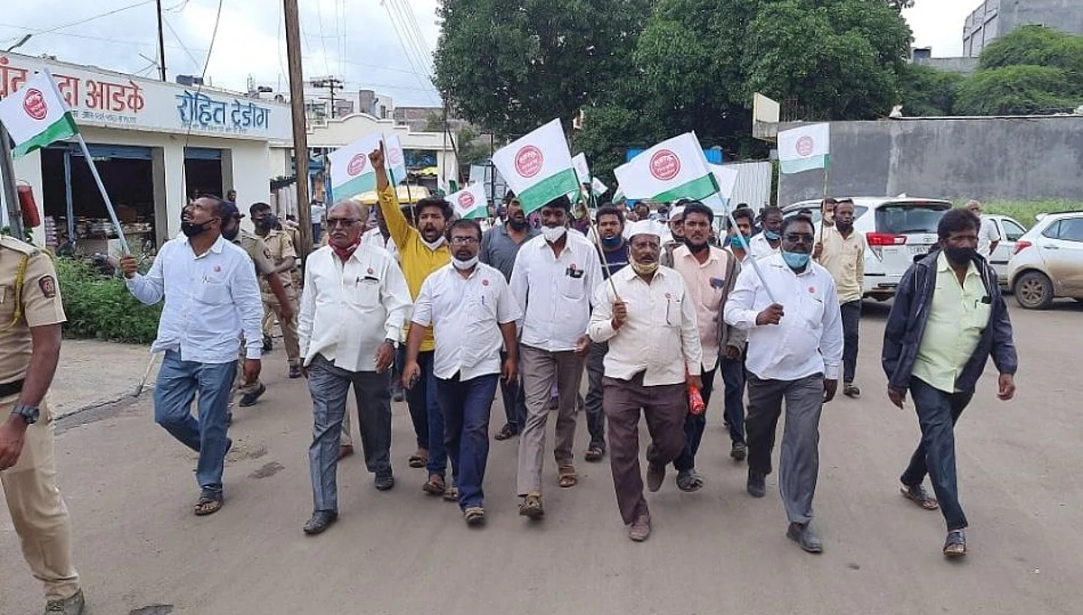 तासगावमध्ये थकीत ऊस बिलासाठी शेतकरी संघटनेचे आंदोलन