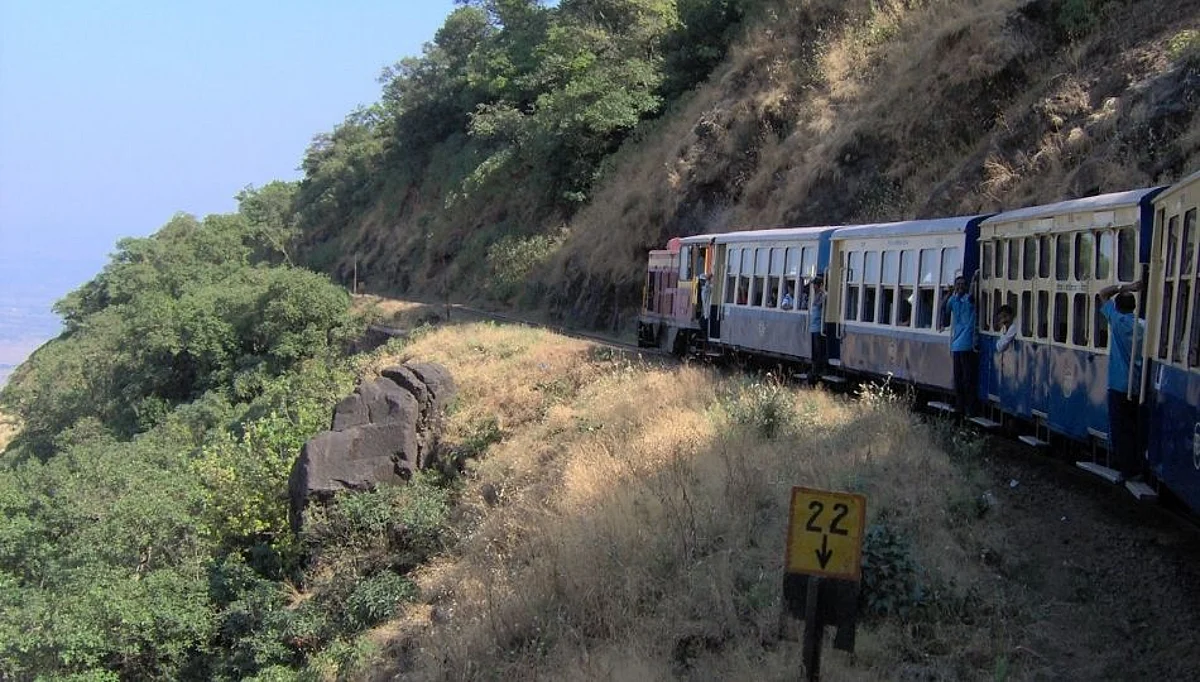 शटल सेवेच्या माध्यमातून माथेरानला येणाऱ्या पर्यटकांची संख्या वाढणार