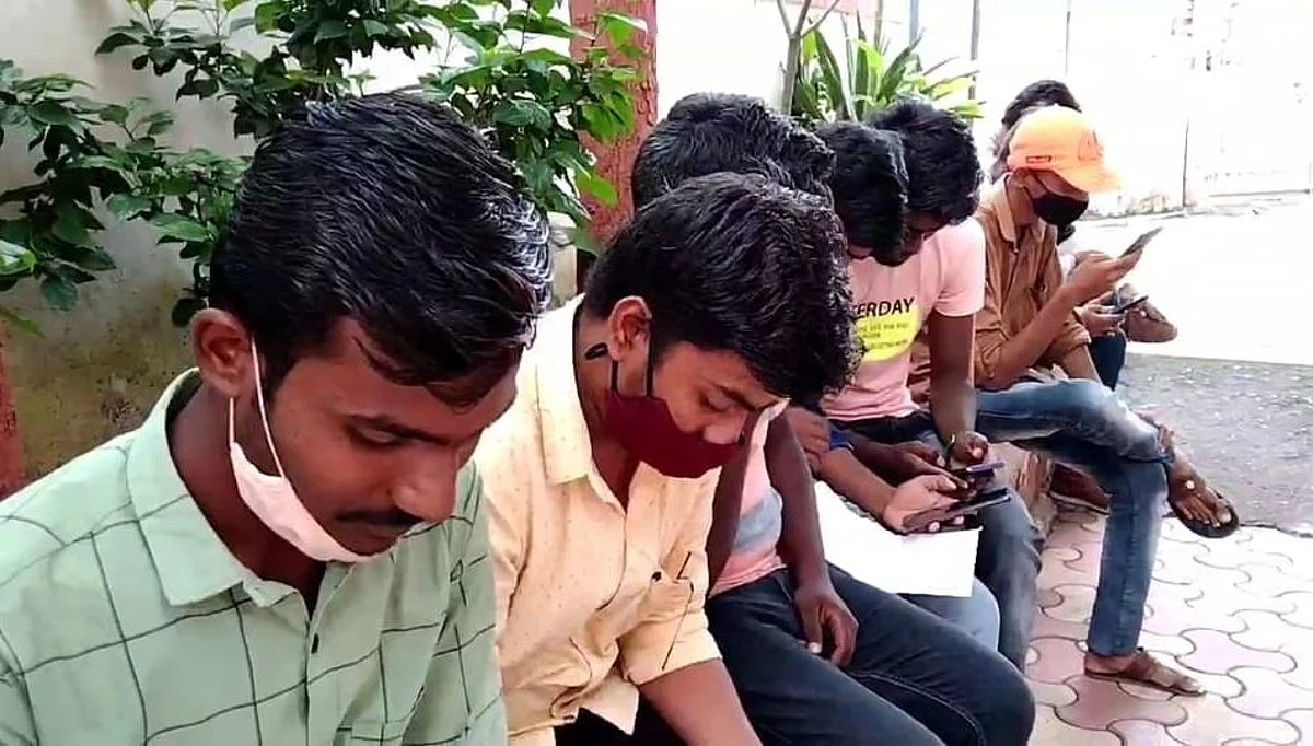 पदवीच्या अंतिम वर्षाच्या ऑनलाईन परीक्षेचे सर्व्हर अचानक बंद !