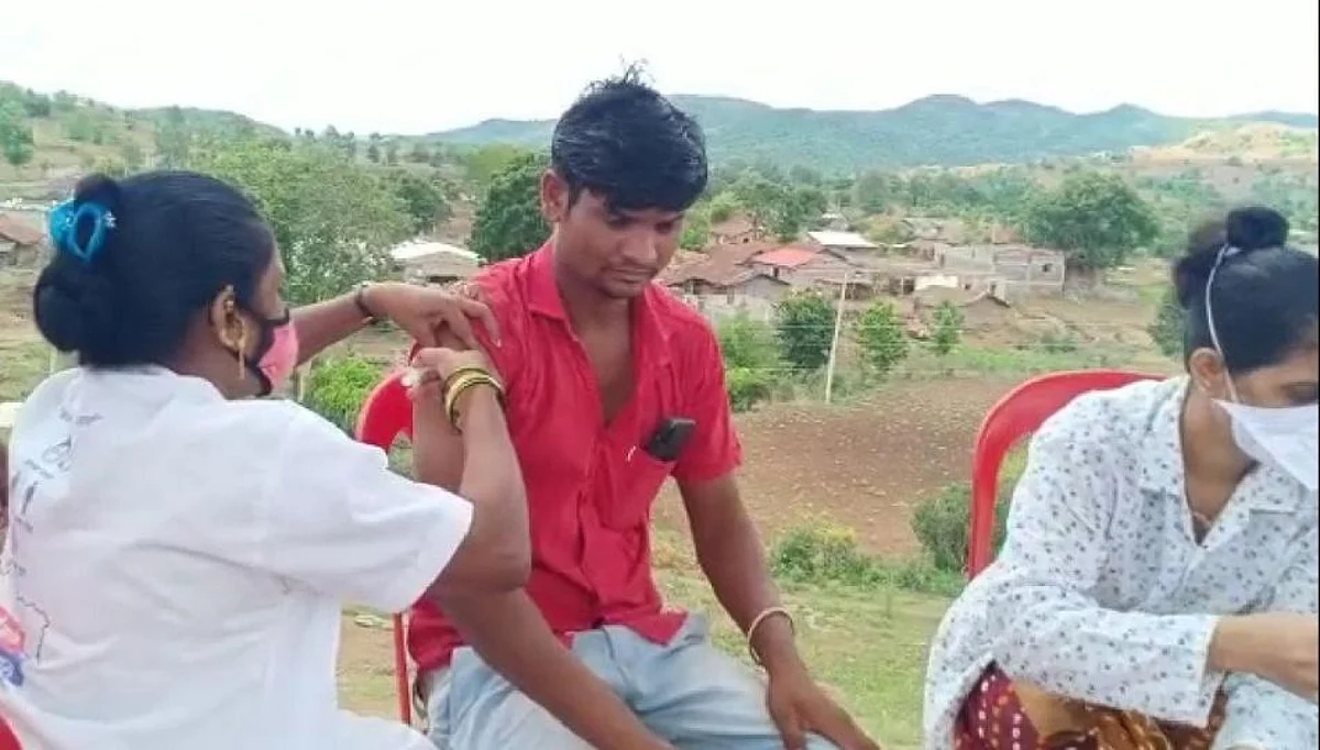 आदिवासी बहुल भागांतील लसीकरणासाठी अजूनही कसरत