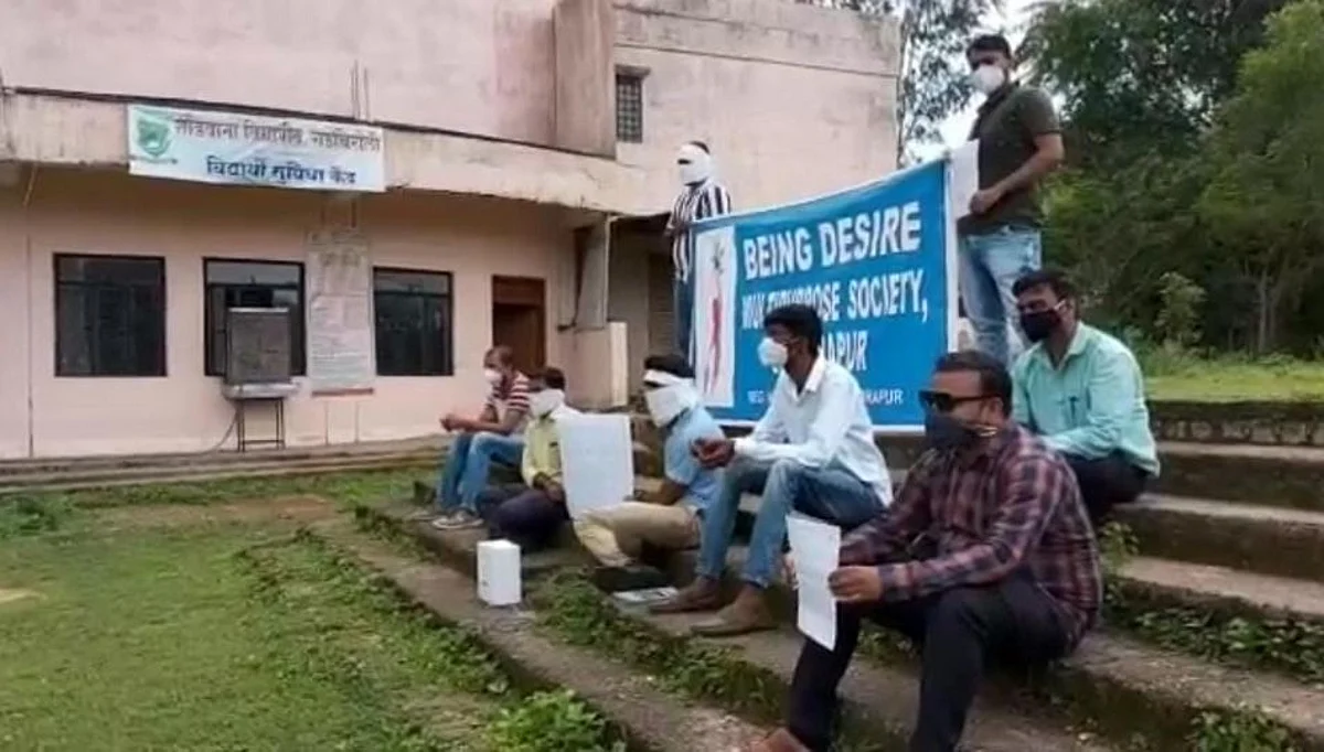 परीक्षा शुल्काविरोधात चंद्रपुरात विद्यार्थ्यांचे भीक मांगो आंदोलन