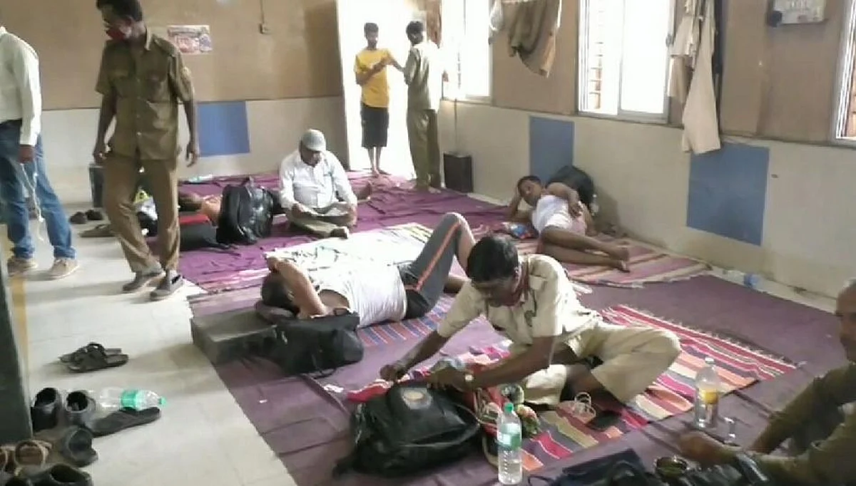 एसटी कर्मचाऱ्यांचे आरोग्या धोक्यात! ; रेस्ट हाऊस मध्ये घाणच घाण
