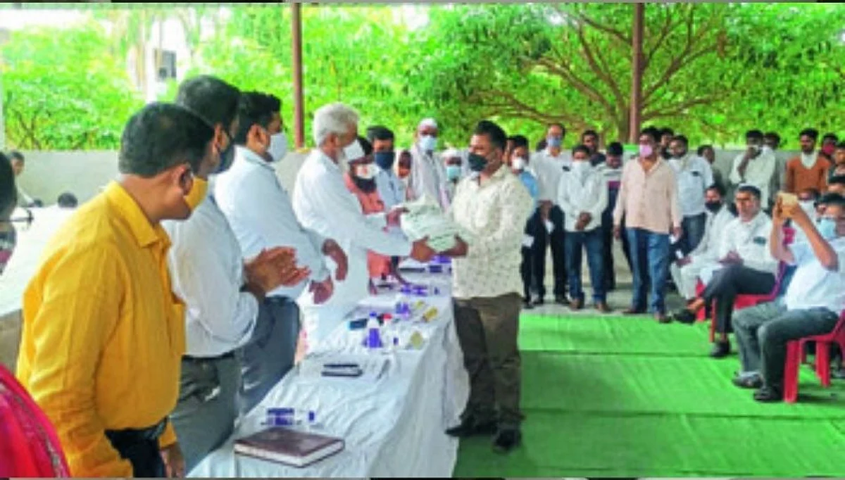 त्यांनी ज्वारी विकली तीन हजार रुपये क्विंटल