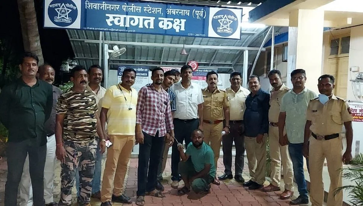 बोलण्यात गुंतवून हातचलाखीने दागिने केले पसार; आरोपीस २४ तासांत अटक