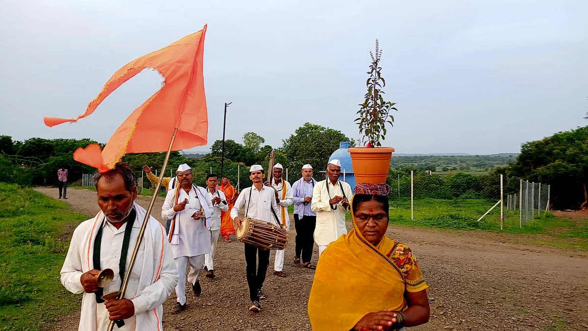 वारी बंद झाल्याने येलदरी कॅम्प येथील वारकऱ्यांनी शोधला पर्याय