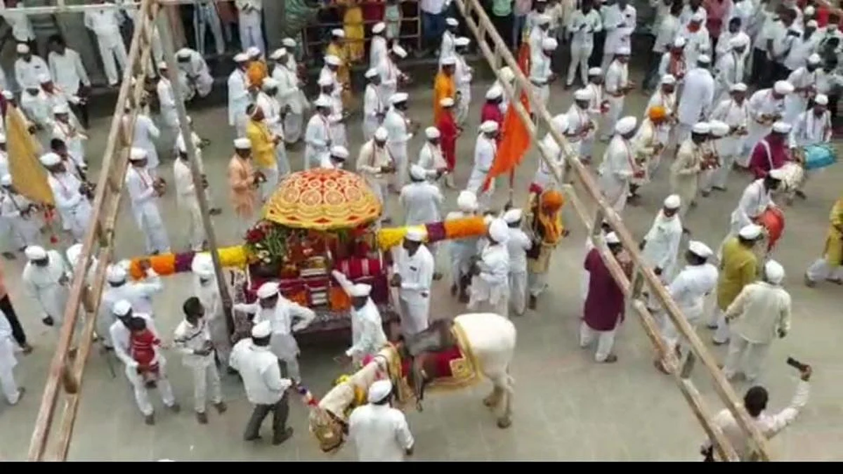 वारीच्या इतिहासात प्रथमच संत तुकाराम महाराज मंदिरात पहिले गोल रिंगण संपन्न