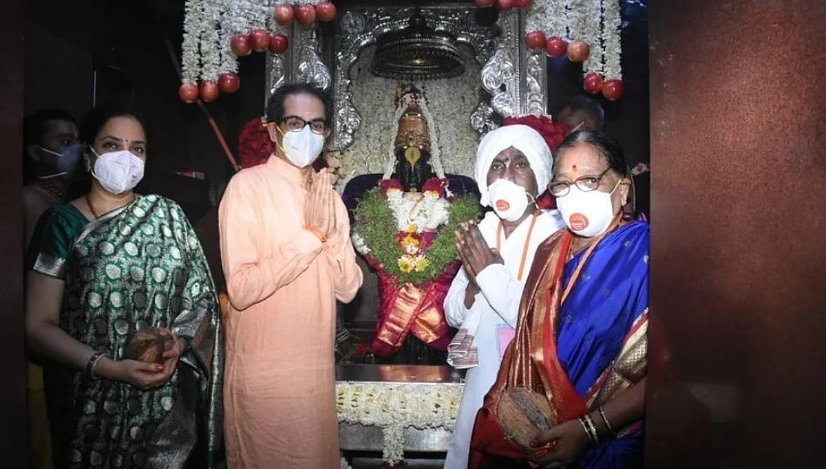 Ashadhi Ekadashi 2021: मुख्यमंत्री उद्धव ठाकरे यांनी घातले पांडुरंगाच्या चरणी साकडे