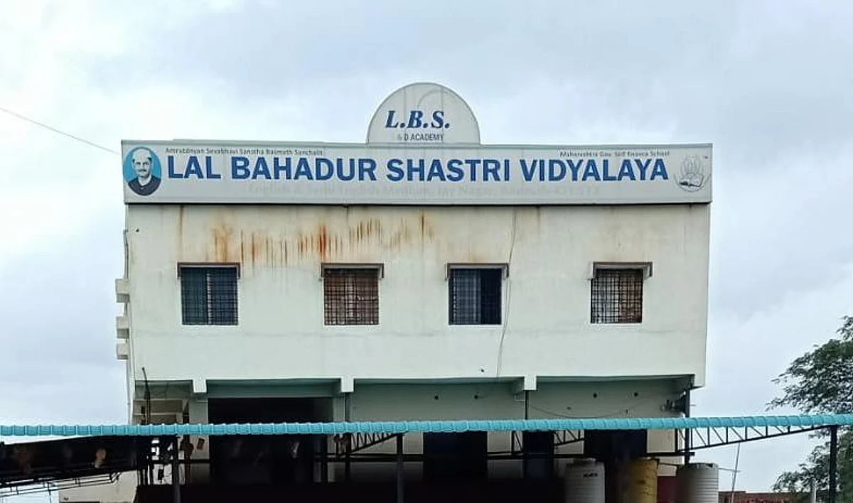 वसमत येथील एलबीएसच्या १७ विद्यार्थ्यांनी पटकावले सुवर्ण, रौप्य व कांस्यपदक