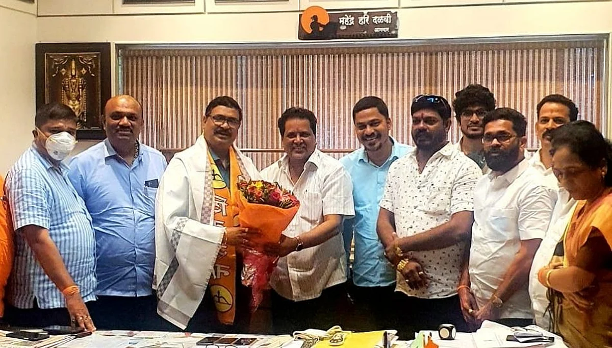 रायगड जिल्हा परिषदेच्या माजी उपाध्यक्षांनी हाती पुन्हा बांधले शिवबंधन