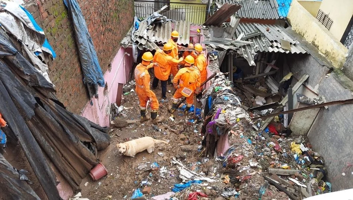 मुंबईत पावसाने घेतले 15 जणांचे बळी; मृत्यूचा आकडा वाढण्याची शक्यता