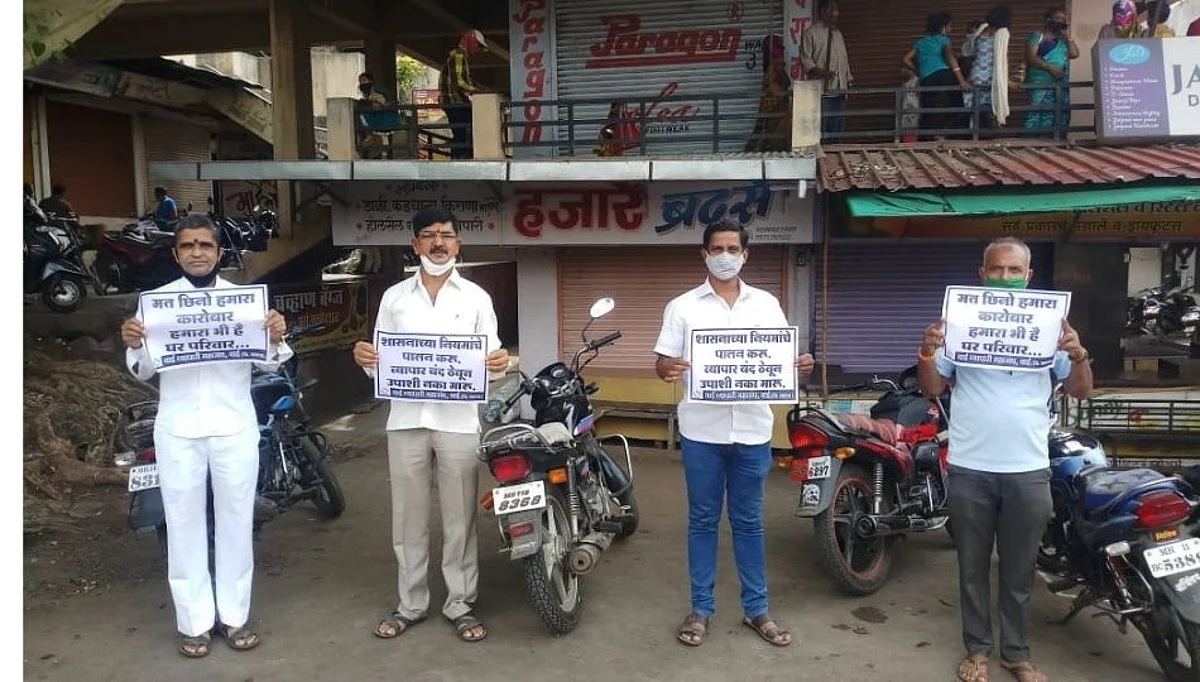 साताऱ्यानंतर आता वाई मधील व्यापारी जिल्हा प्रशासनाच्या निर्णयाविरोधात रस्त्यावर