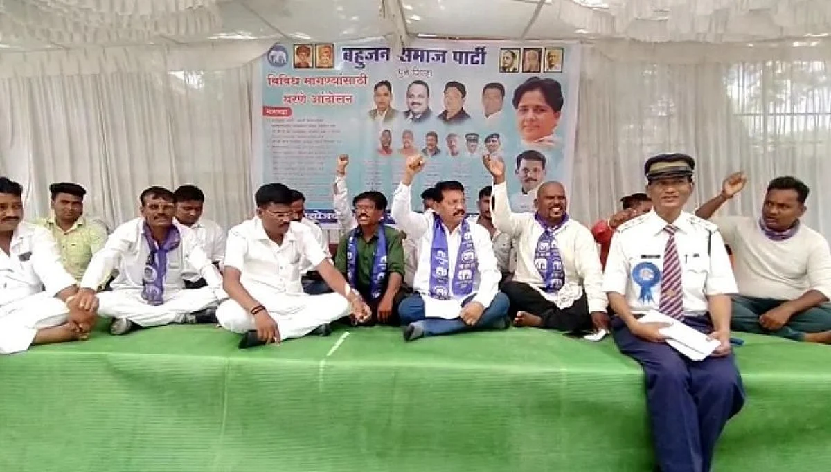 दलितांच्या विविध प्रश्नांवर राज्य, केंद्र सरकारच्या विरोधात धरणे
