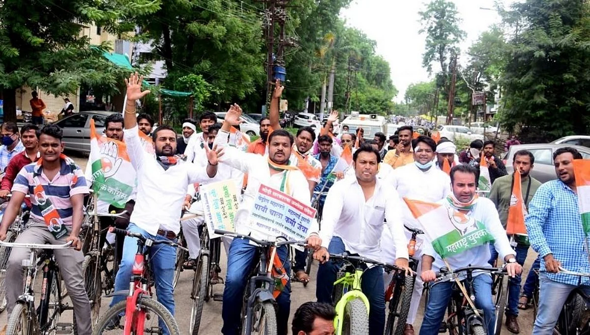 अकोल्यात इंधन दरवाढीविरोधात युवक काँग्रेसची सायकल रॅली