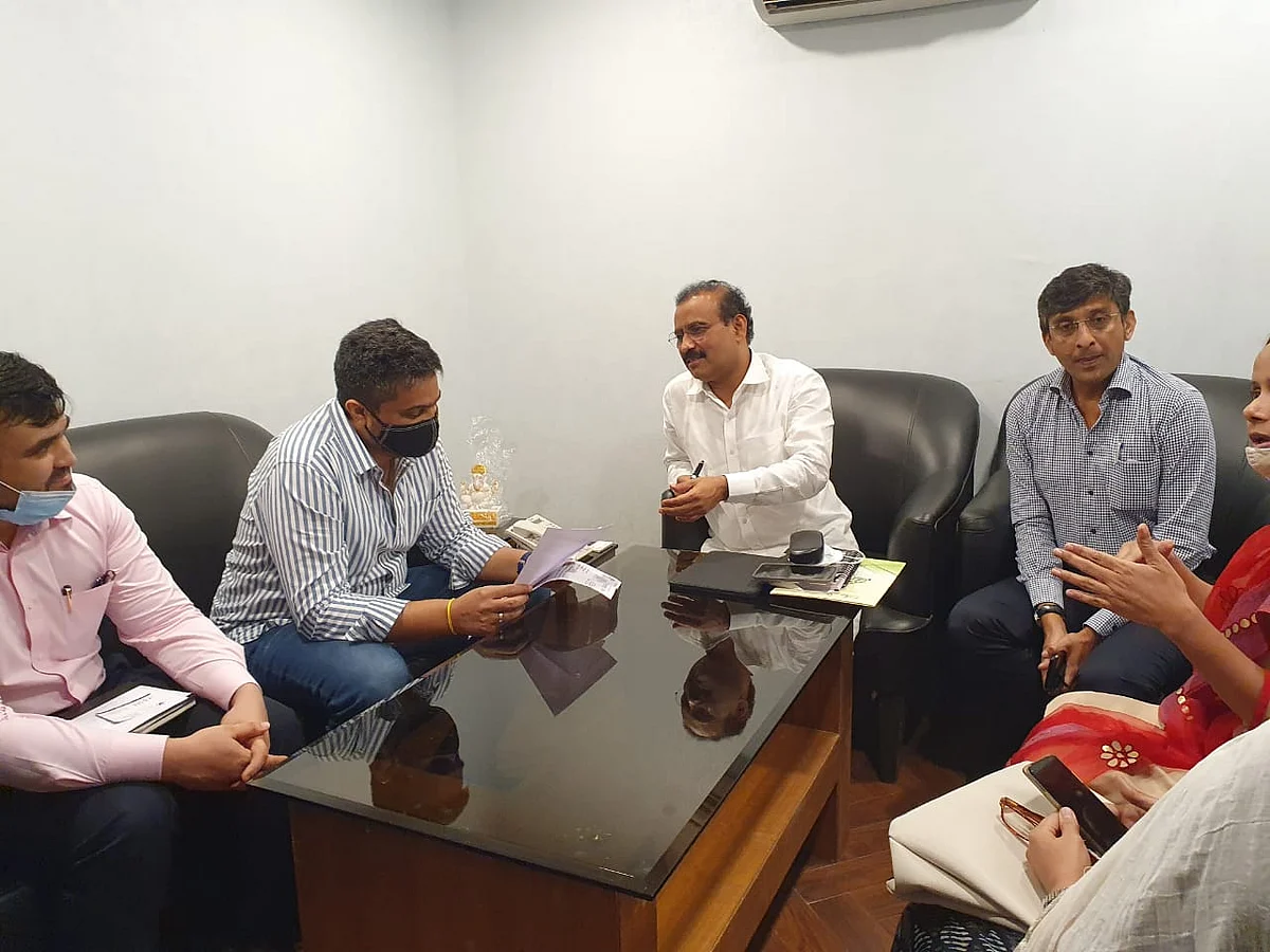 राज्यात पंधरवड्यात नोकर भरती, मंत्री टोपेंची पवारांना माहिती