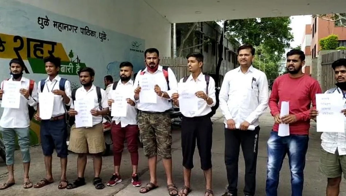 मनसे विद्यार्थी सेनेतर्फे महानगरपालिकेच्या प्रवेशद्वारावर आंदोलन