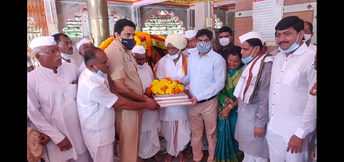 संत निळोबाराय पालखी सोहळ्याचे पंढरपूरकडे प्रस्थान