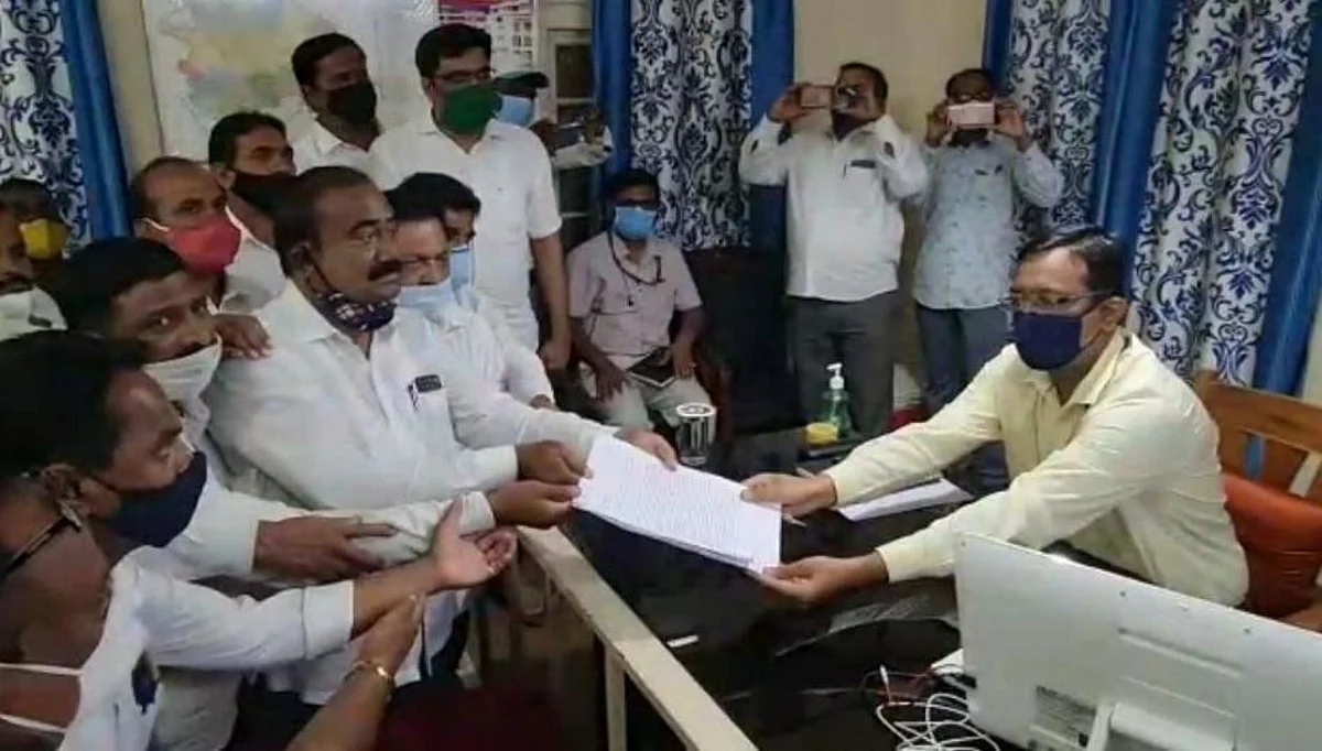 ईडीने जरंडेश्वर कारखान्यावर केलेल्या कारवाई विरोधात शेतकरी आक्रमक...