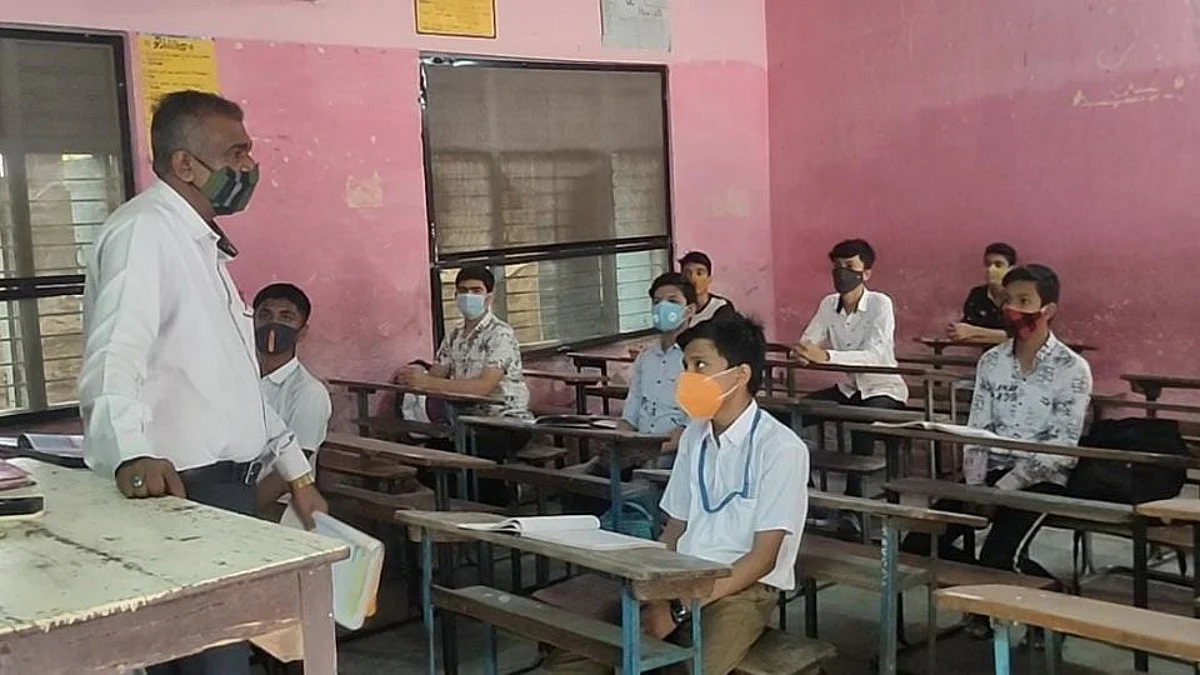 नंदुरबारात विद्यार्थ्यांमध्ये उत्साह; नियम पाळत वर्ग सुरू