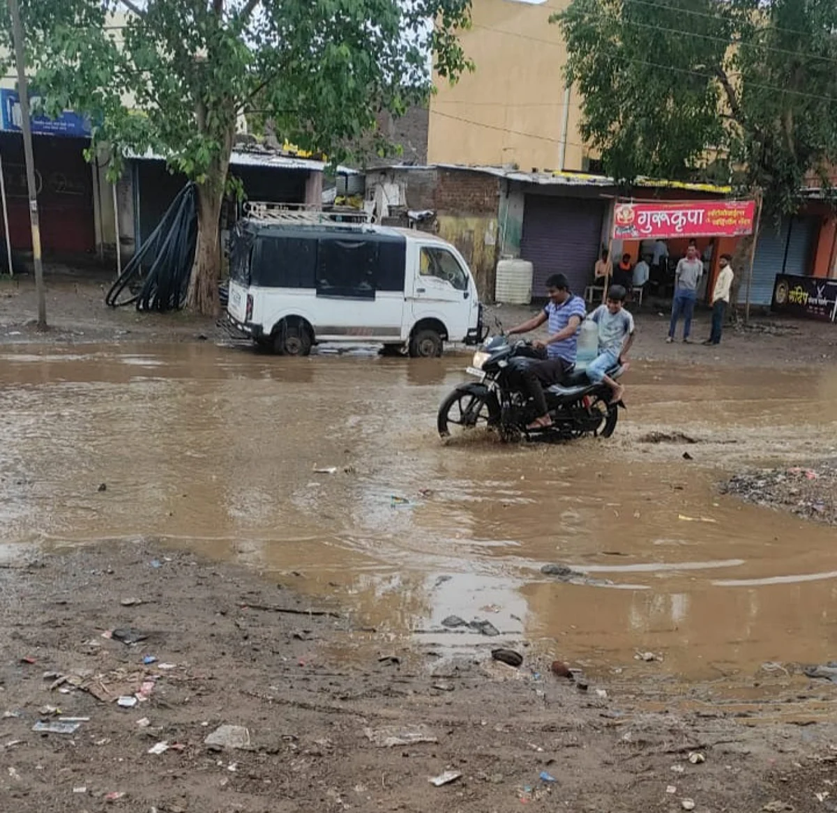 निवघाबाजार ग्राम पंचायतच्या पत्राला बांधकाम विभागाकडून केराची टोपली