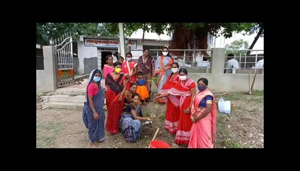 ग्रामस्थ सरसावले वृक्ष लागवडीसाठी, स्वीकारली वृक्ष संवर्धनाची जबाबदारी