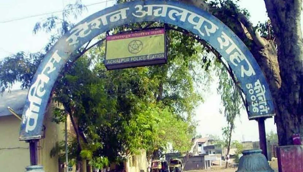 भांडे उजळून देण्याच्या बहाण्याने महिलेची दीड लाखांची फसवणूक !
