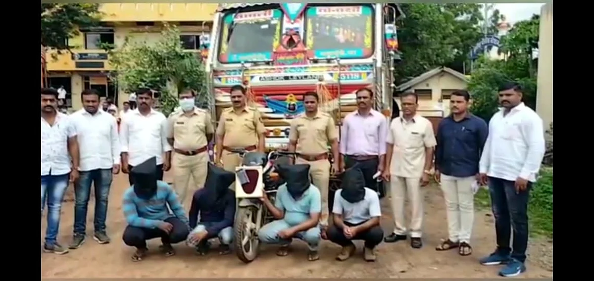 महामार्गावरील लुटेरे पकडले, २५ लाखांचा मुद्देमाल जप्त