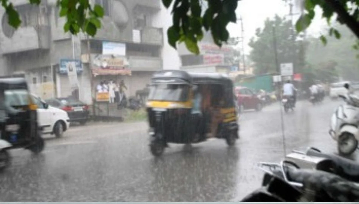 पावसाचे कमबॅक..तीन आठवड्यानंतर जळगावात हजेरी