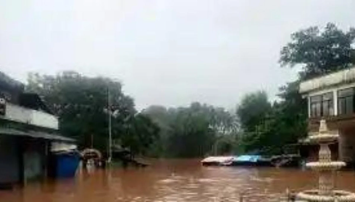 राजापूरात पावसाचा जाेर सुरुच; छत्रपती शिवाजी चौकात शिरले पाणी