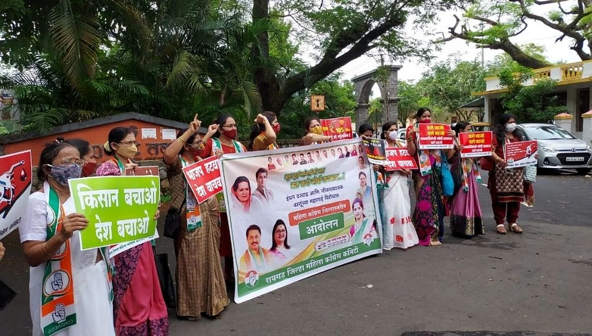 केंद्र सरकार विरोधात रायगड जिल्हा महिला काँग्रेस आक्रमक