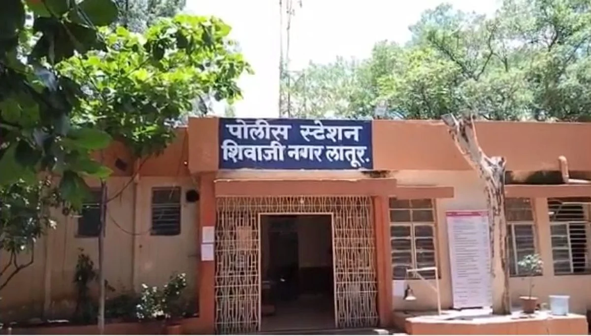 लातूरच्या मधुबन सुपर मार्केट मध्ये चोरी करणारा भामटा अटकेत