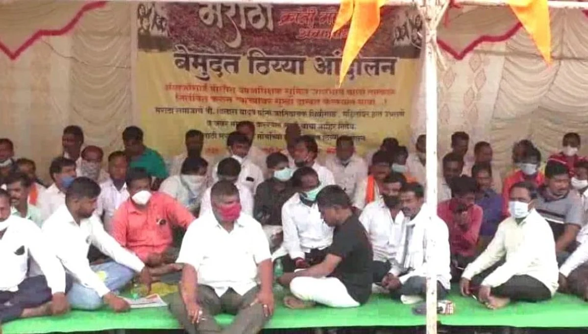 मराठा क्रांती मोर्चाच्या कार्यकर्त्यांनी जाळला DYSP जायभायेंचा पुतळा