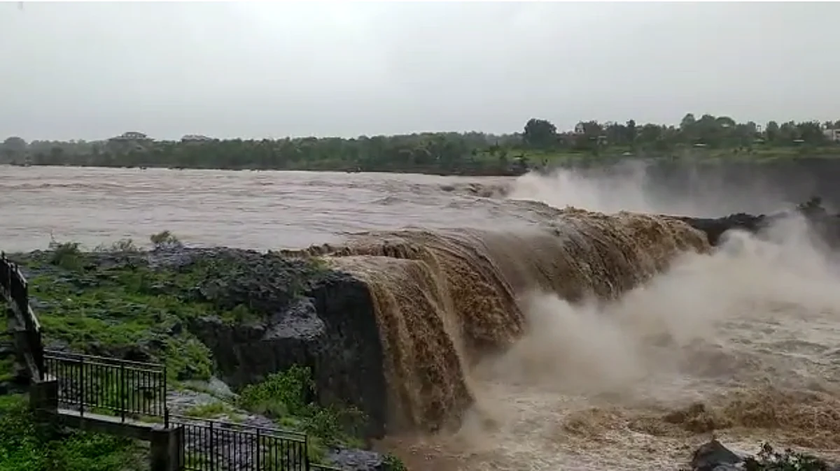 सहस्त्रकुंड धबधब्याने केले रौद्ररूप धारण
