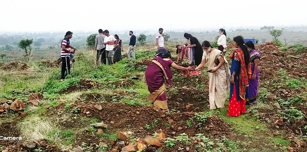 झाडांच्या सान्निध्यात आयुष्य सुंदर बनते- कवी केशव खटिंग
