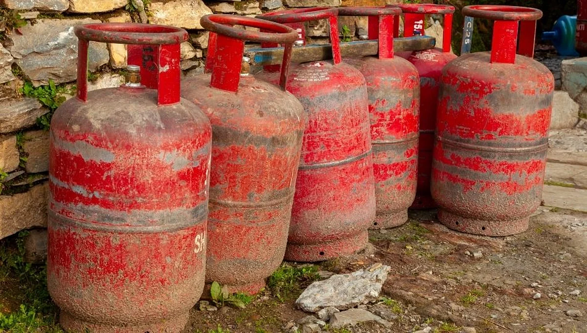 आनंदाची बातमी ! LPG गॅसवरील सबसिडी पुन्हा झाली सुरु; अशी कराल चेक