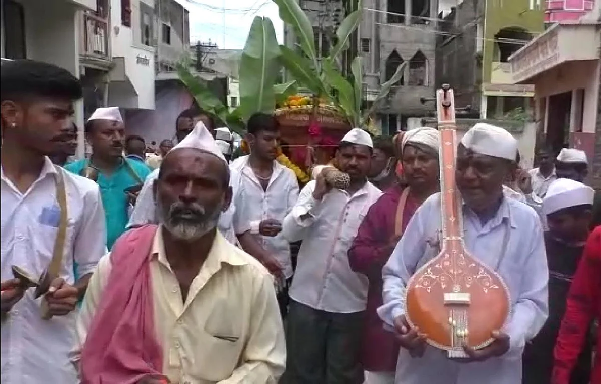 खुनी गणपतीची टाळ मृदुंगाच्या गजरात पालखी; हिंदू- मुस्लीम ऐक्याचे प्रतीक
