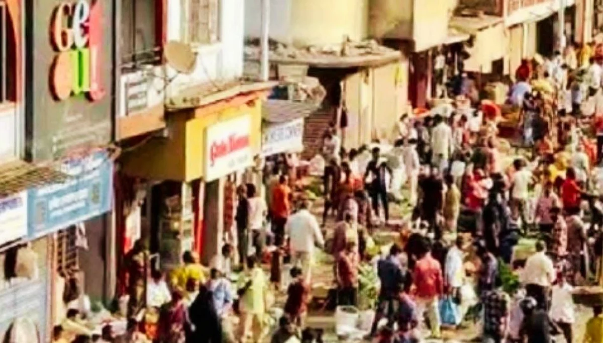 दादर फुलमार्केटमध्ये लोकांची झुंबड, नियोजनाकरिता ना पोलिस ना पालिका कर्मचारी
