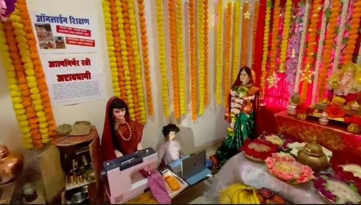 साताऱ्यात गौरी-गणपतीची अनोखी सजावट; 'आत्मनिर्भर स्त्री'चा साकारला देखावा