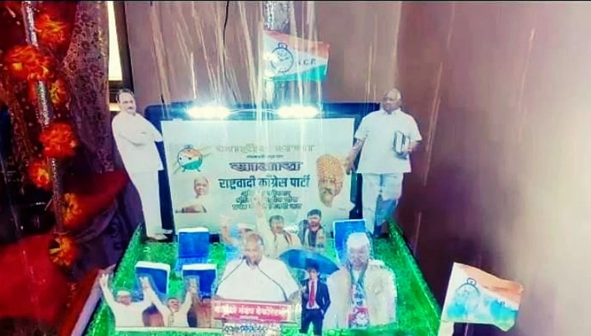 सोलापूरातील तरुणाने साकारला शरद पवारांच्या 'त्या' ऐतिहासिक सभेचा देखावा