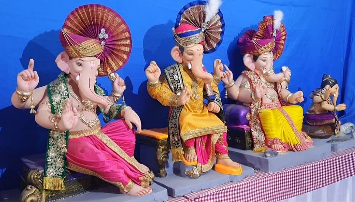 मराठमोळ्या रूपातील वस्त्र परिधान केलेल्या गणेश मूर्ती सांगली-मिरजेत दाखल...