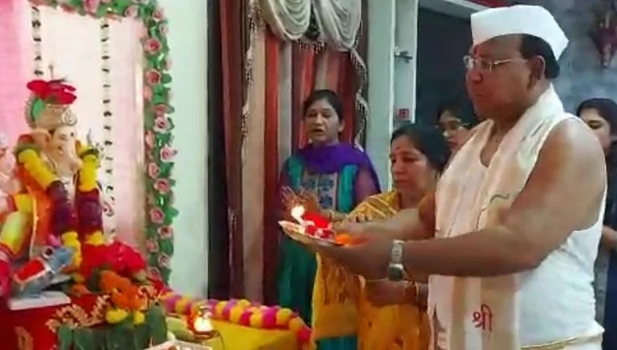 वर्धेचे खासदार रामदास तडस यांच्या घरी श्रींची स्थापना...