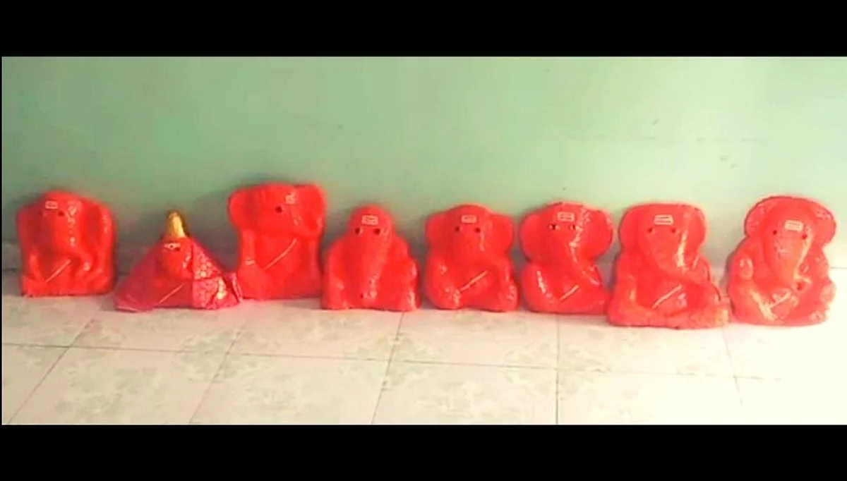 अकोल्यातील विद्यार्थ्यांने बनवले कागदाच्या लगद्यापासून अष्टविनायक