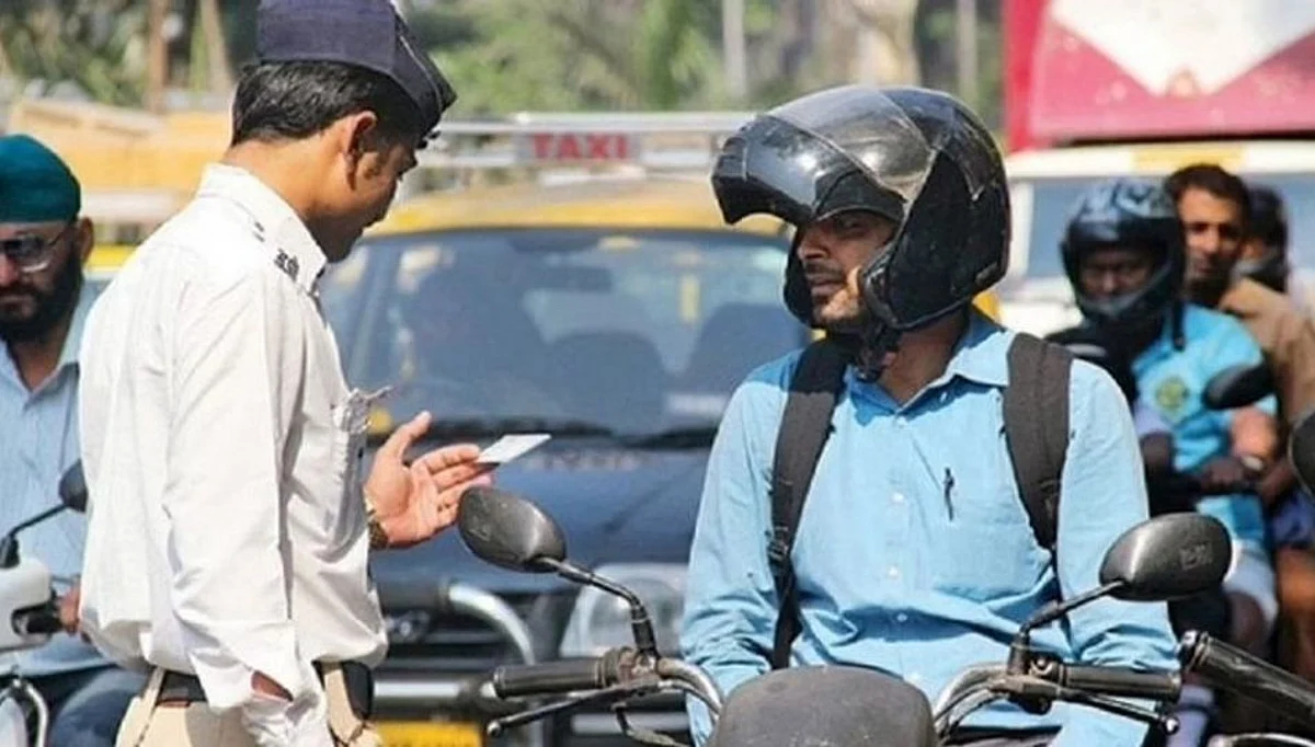 नाशिक पोलिसांची 'हेल्मेट सक्ती'साठी नामी शक्कल; दंडात्मक कारवाई ऐवजी...