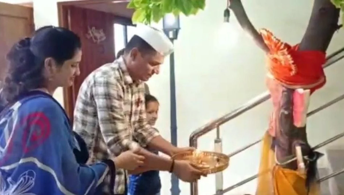 पर्यावरणाचा संदेश देत झाडाच्या फांदीत गणरायाची प्रतिष्ठापना