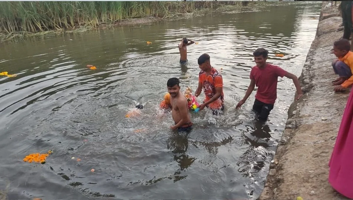 पुढल्या वर्षी लवकर या..पाच दिवसांच्या गणरायाला निरोप